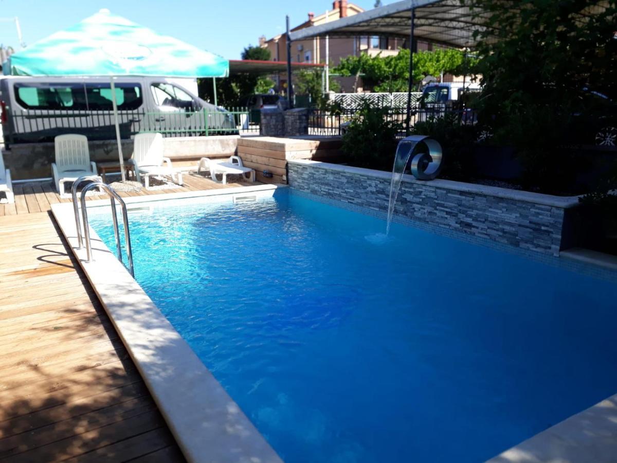 Relax Apartment Pula Exterior photo