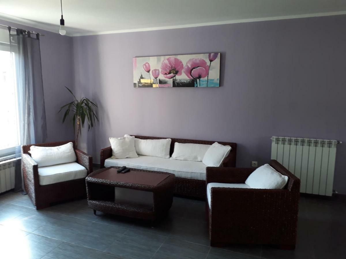 Relax Apartment Pula Exterior photo