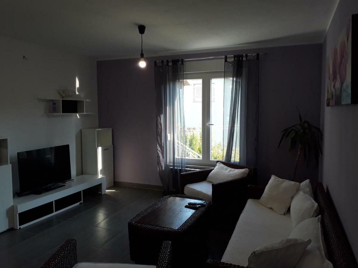 Relax Apartment Pula Exterior photo